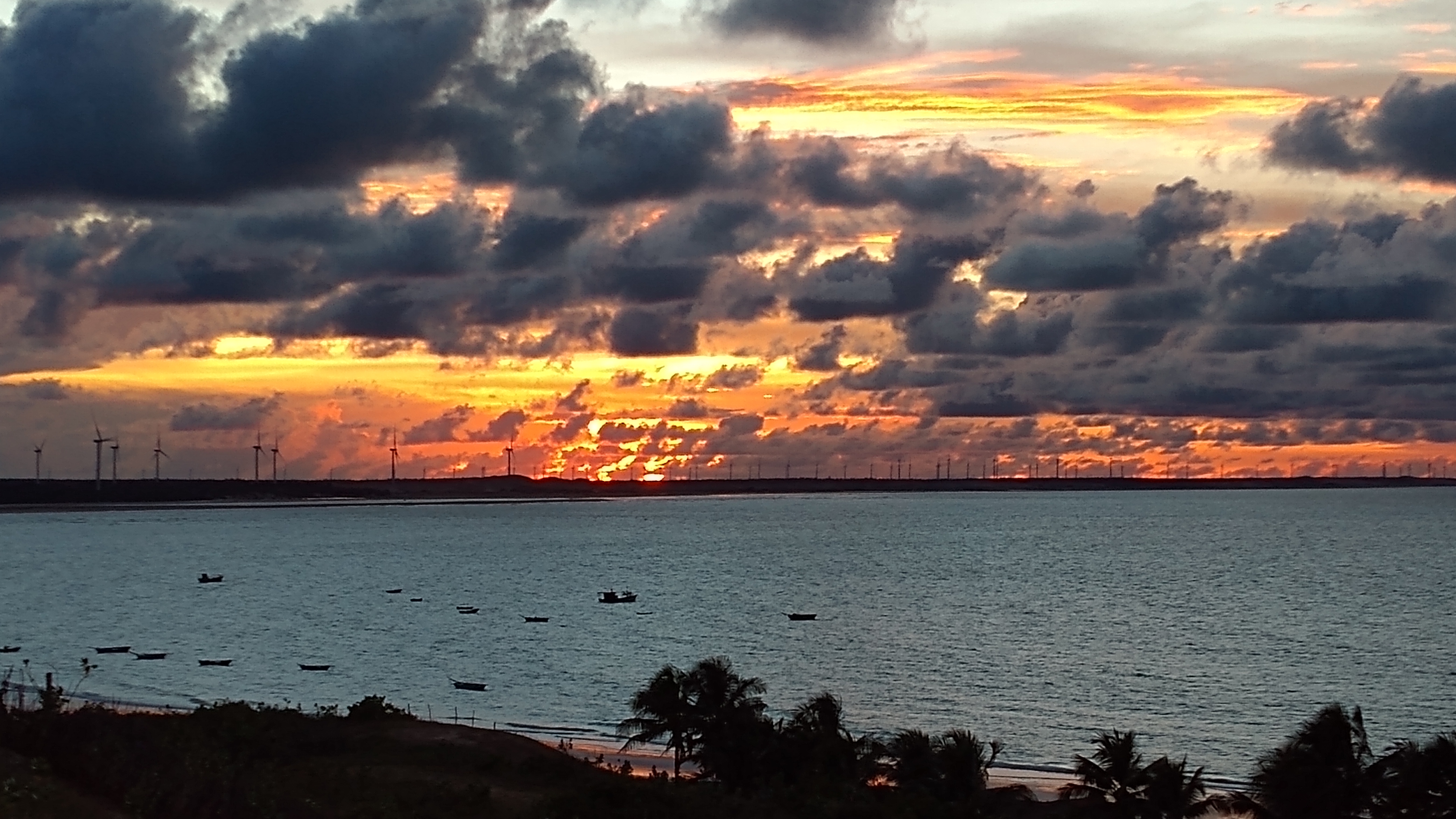 Pôr do sol na Praia de Moitas - destino exclusivo no Ceará